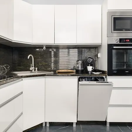 Modern Kapitanski Mostek By Renters * Kołobrzeg